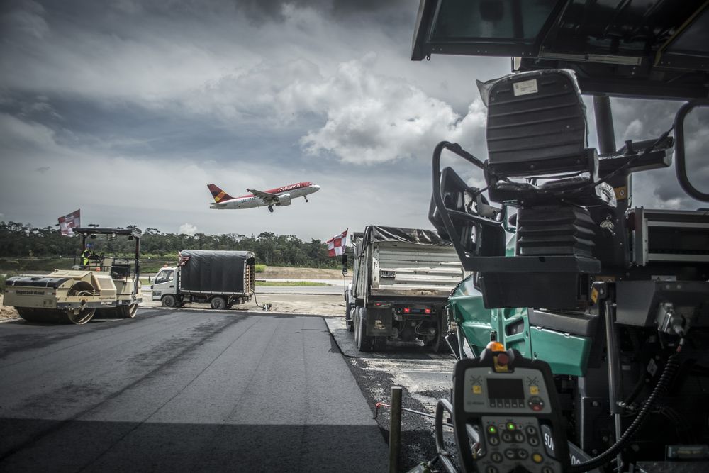 Instalación de mezcla asfáltica y actividades complementarias para el proyecto «Contratar la construcción de terminal (internacional) y mantenimiento de pista calles y rodaje, plataforma, terminal y zonas de seguridad del aeropuerto El Edén de Armenia».