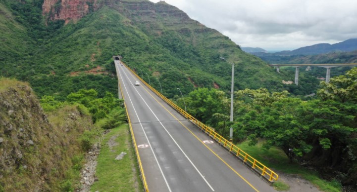 Realización de las obras de mantenimiento de la carpeta asfáltica del tramo comprendido entre los municipios de Puerto Salgar, Cundinamarca y San Roque, Cesar.